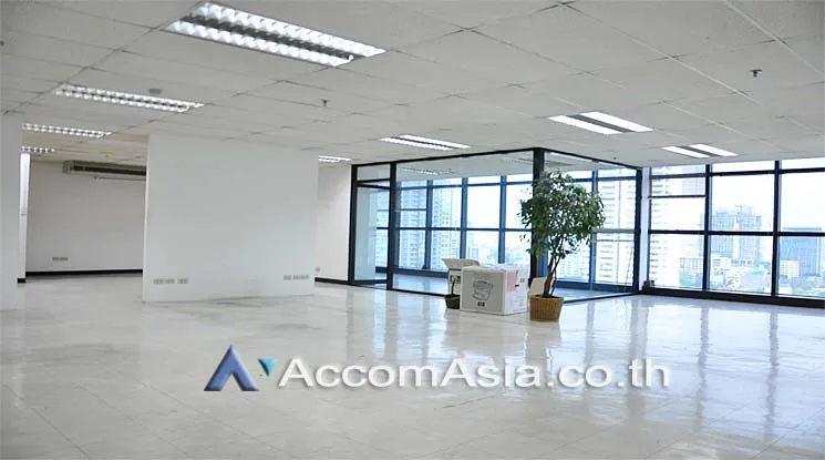 unit Office space For Rent in Sukhumvit, Bangkok  near BTS Ekkamai (AA13795)